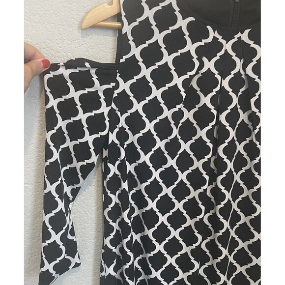 TAHARI Arthur S Levine Dress Size 2 Women Black Geometric Cold Shoulder Shift - Picture 3 of 8